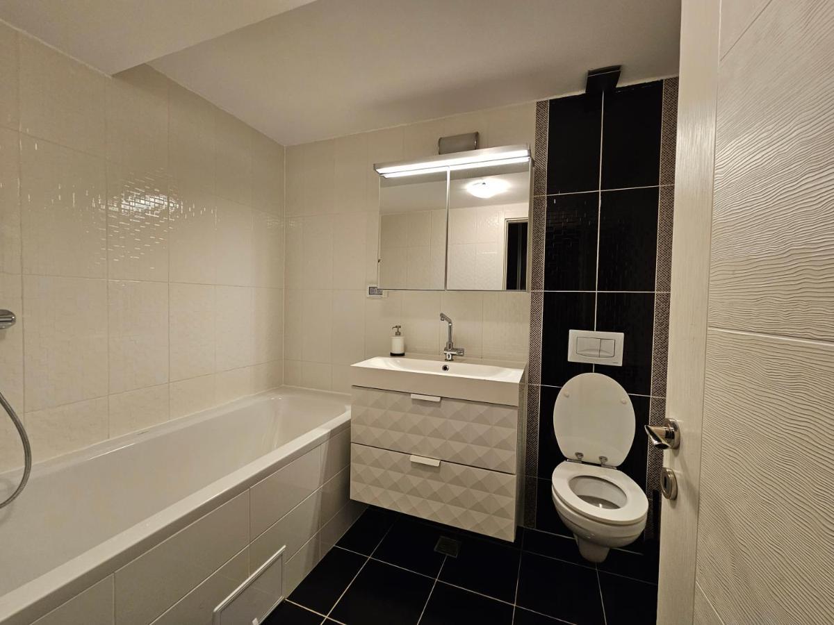 Manolaire Airport Residence Otopeni Eksteriør bilde